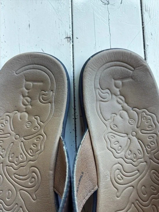 b.o.c Born Concept Brown Leather Flip Flop Sandals Womens Size 7M Comfort Floral - Picture 5 of 6